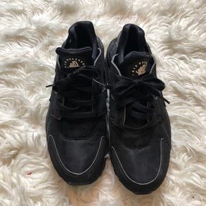 Black Nike Huarache